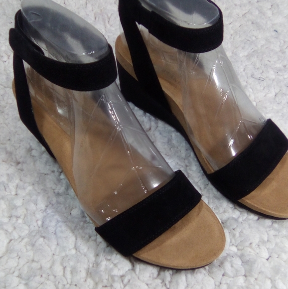 LUCKY BRAND BLACK WEDGE SANDAL OILED SUEDE..🥰🙍‍♀️🤩 - Picture 3 of 6